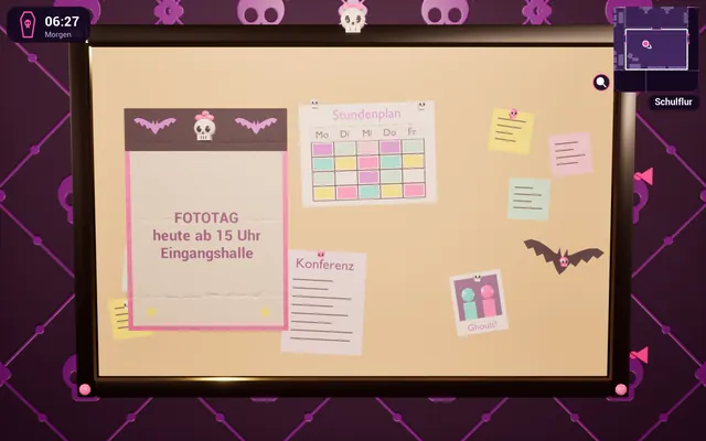 Eine Pinnwand mit dem Aushang „Fototag heute ab 15 Uhr in der Eingangshalle“